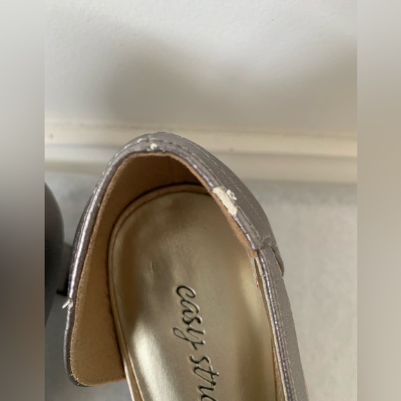 Easy Street Spry silver/gold heel, 1.75” height, size 9.5M, in original box. - Picture 7 of 10